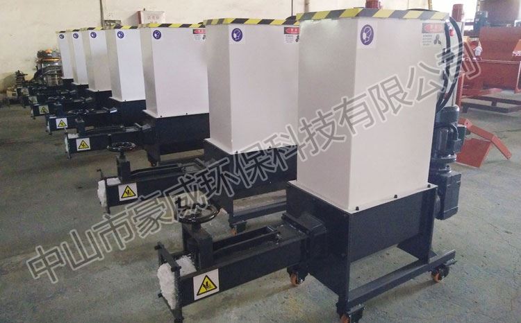 小型EPS泡沫壓實機生產(chǎn)車間