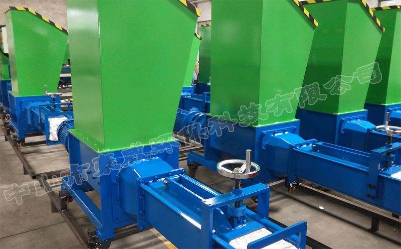 上?？蛻粲嗁?gòu)40臺(tái)小型EPS泡沫壓實(shí)機(jī)