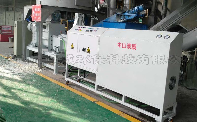 CU360聚氨酯壓實(shí)機(jī)應(yīng)用生產(chǎn)線