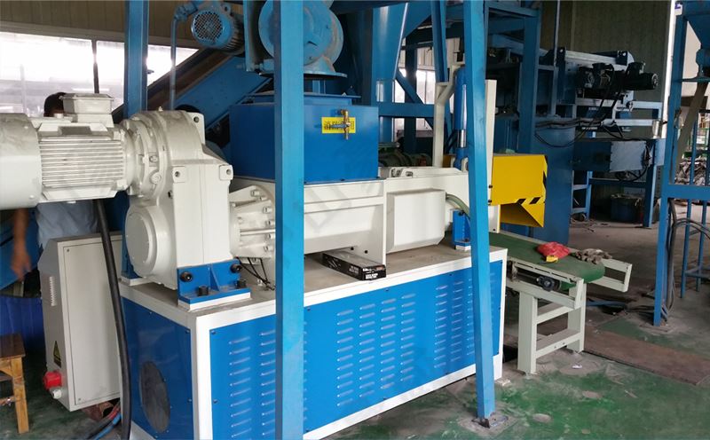 湖南聚氨酯泡沫壓實機(jī)應(yīng)用生產(chǎn)線2