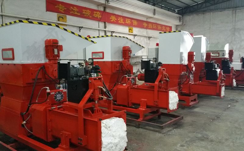 大型EPS泡沫壓實機生產(chǎn)車間