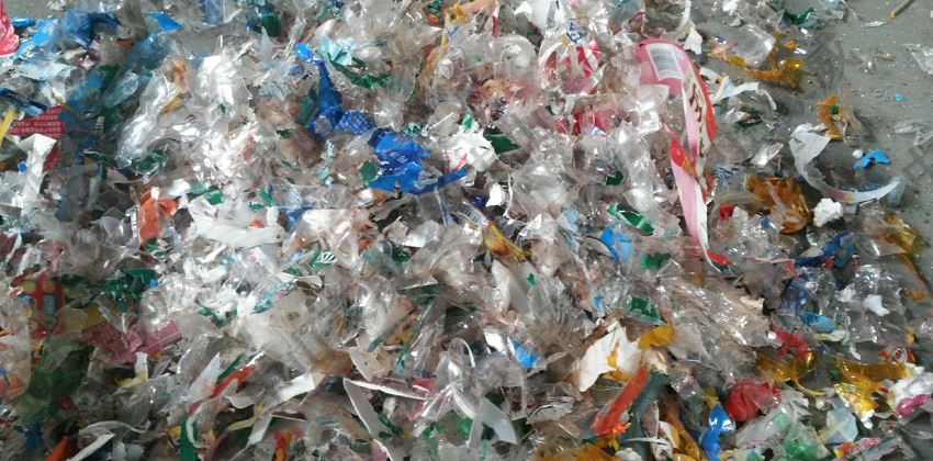 破解固廢處理難題？小型撕碎機(jī)引領(lǐng)行業(yè)破局！